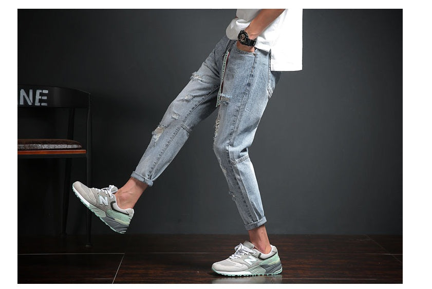 STRETCH DISTRESSED DENIM